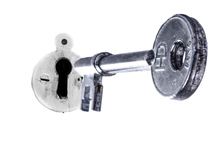 平安、醒目、舒畅的反义词，平安,醒目,舒畅的反义词有哪些