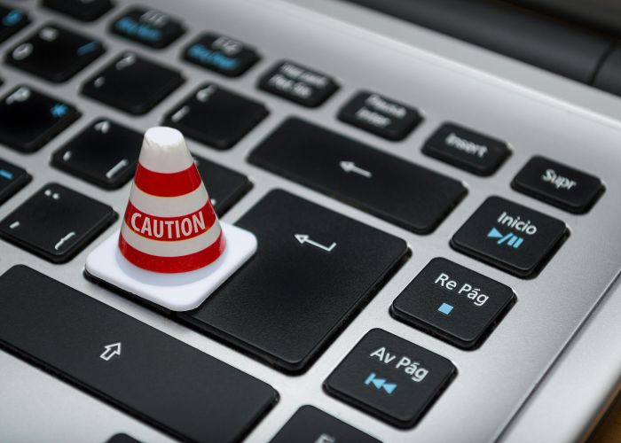 李小璐pgone挽手搂腰视频是真的吗，李小璐pgone贴脸亲亲被实锤