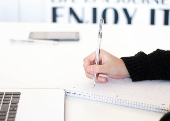 (中秋节灯笼手工制作教程)，中秋节灯笼手工制作教程视频